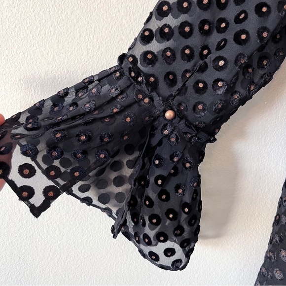 Soft Surroundings NWOT Black Dot Velvet Semi Sheer Blouse Sz Medium Bell Sleeves - Picture 7 of 9